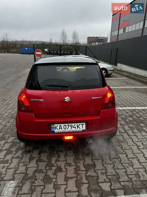 Хэтчбек Suzuki Swift 2005 в Киеве