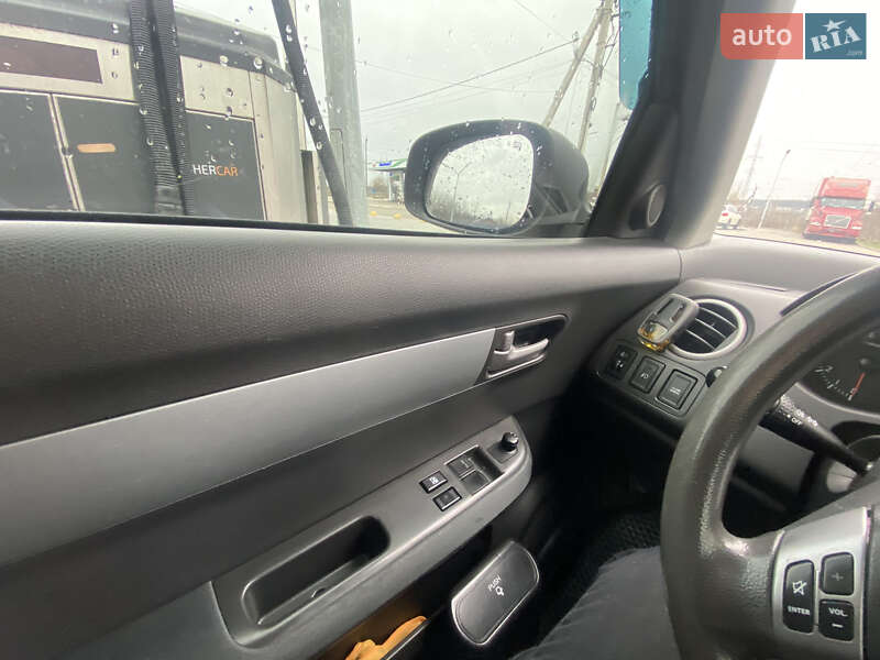 Хэтчбек Suzuki Swift 2006 в Киеве