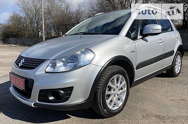 Позашляховик / Кросовер Suzuki SX4 2013 в 