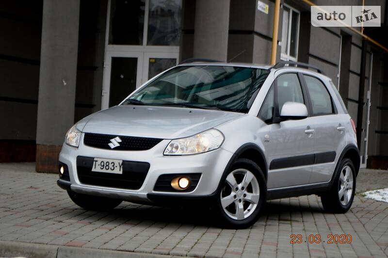 Позашляховик / Кросовер Suzuki SX4 2012 в 