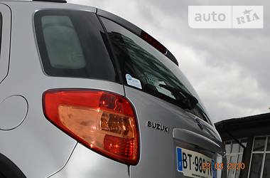 Позашляховик / Кросовер Suzuki SX4 2012 в 