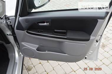 Позашляховик / Кросовер Suzuki SX4 2012 в 