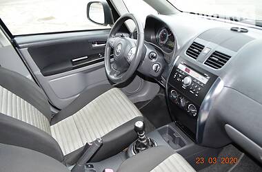 Позашляховик / Кросовер Suzuki SX4 2012 в 