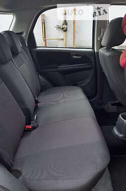 Позашляховик / Кросовер Suzuki SX4 2010 в 