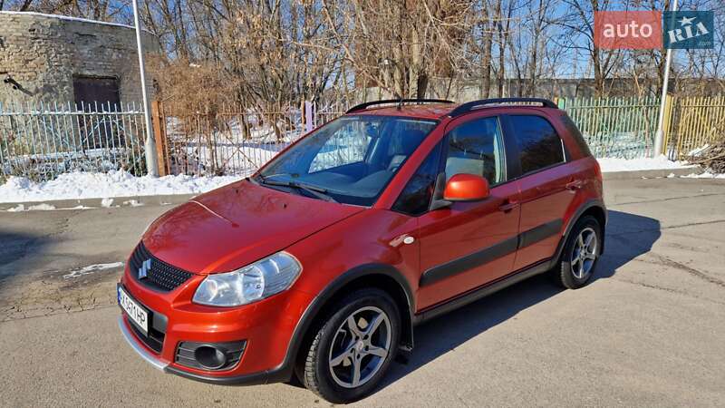 Внедорожник / Кроссовер Suzuki SX4 2012 в 