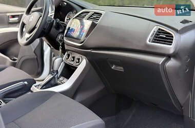 Позашляховик / Кросовер Suzuki SX4 2021 в 
