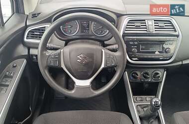 Позашляховик / Кросовер Suzuki SX4 2017 в 