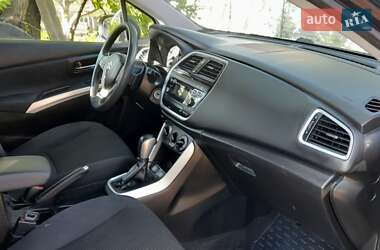 Позашляховик / Кросовер Suzuki SX4 2017 в 