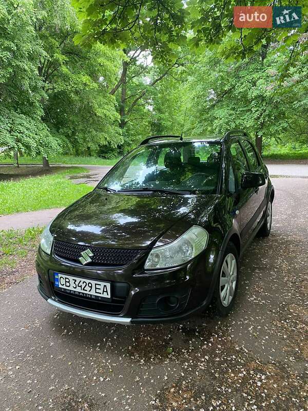Позашляховик / Кросовер Suzuki SX4 2013 в 