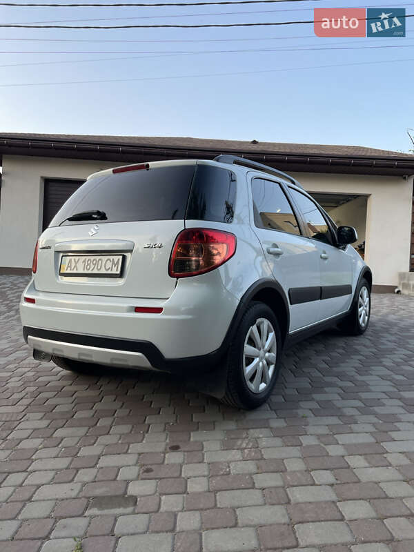 Позашляховик / Кросовер Suzuki SX4 2011 в Харкові
