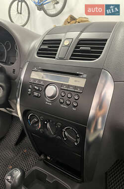 Внедорожник / Кроссовер Suzuki SX4 2011 в 