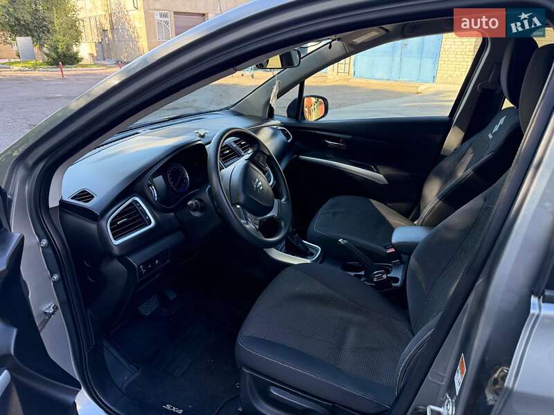 Позашляховик / Кросовер Suzuki SX4 2015 в Рівному
