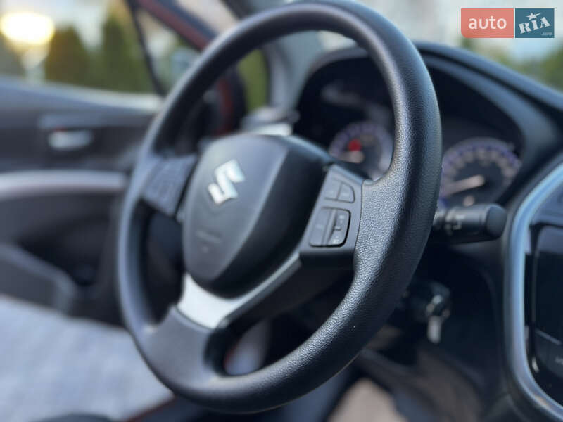 Внедорожник / Кроссовер Suzuki SX4 2017 в Киеве