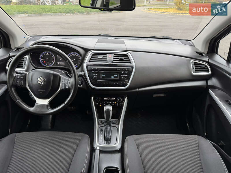 Внедорожник / Кроссовер Suzuki SX4 2017 в Харькове