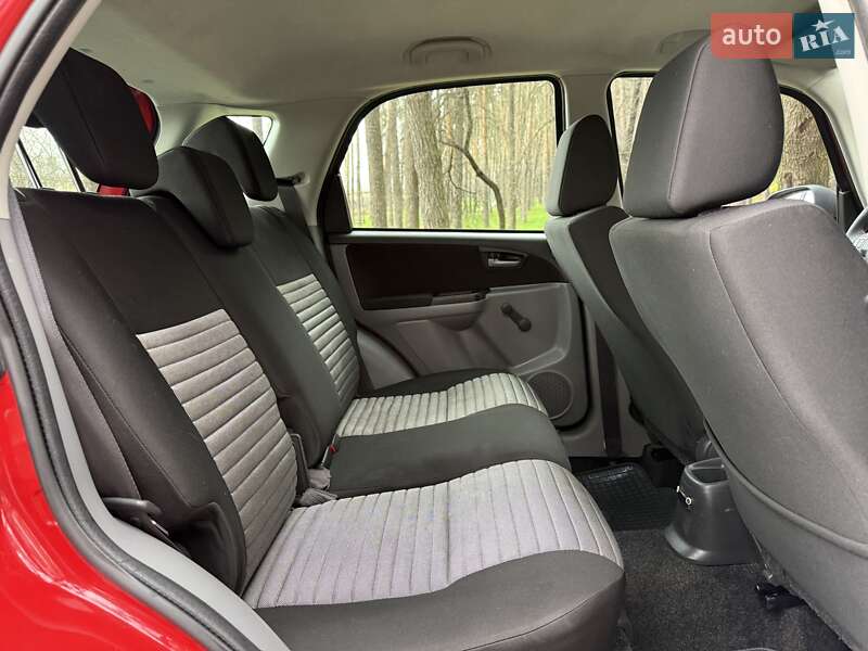 Позашляховик / Кросовер Suzuki SX4 2014 в Києві