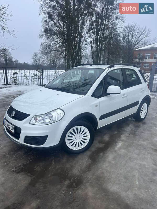 Внедорожник / Кроссовер Suzuki SX4 2014 в Новой Водолаге