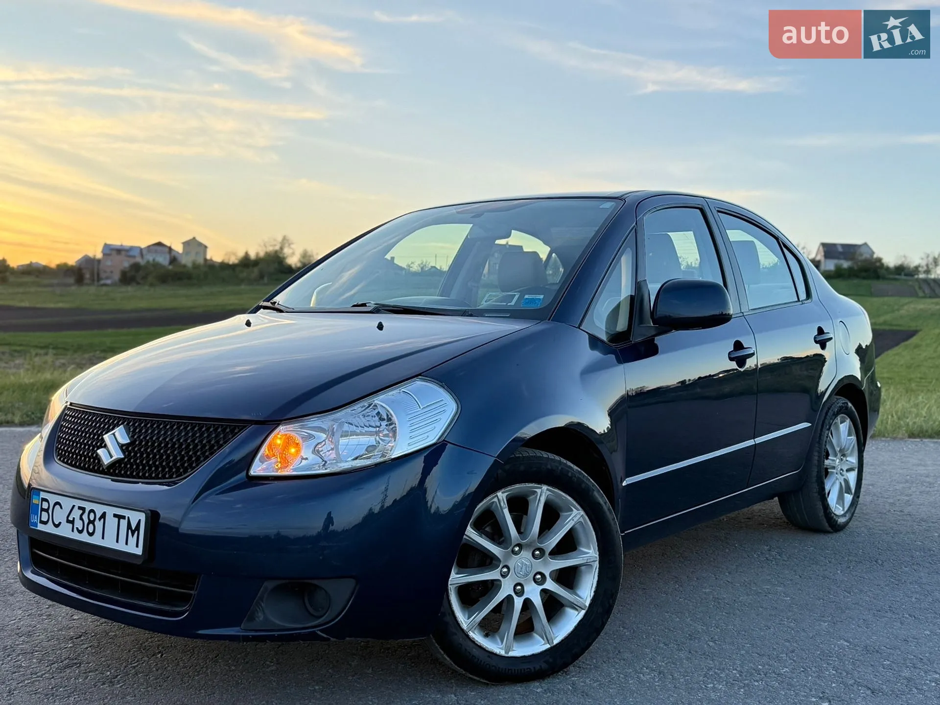 2010 Suzuki SX4 - мініатюра 3