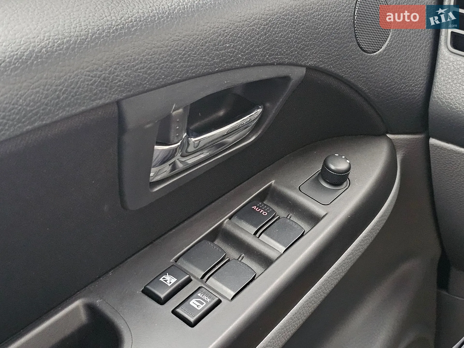2011 Suzuki SX4 - мініатюра 25