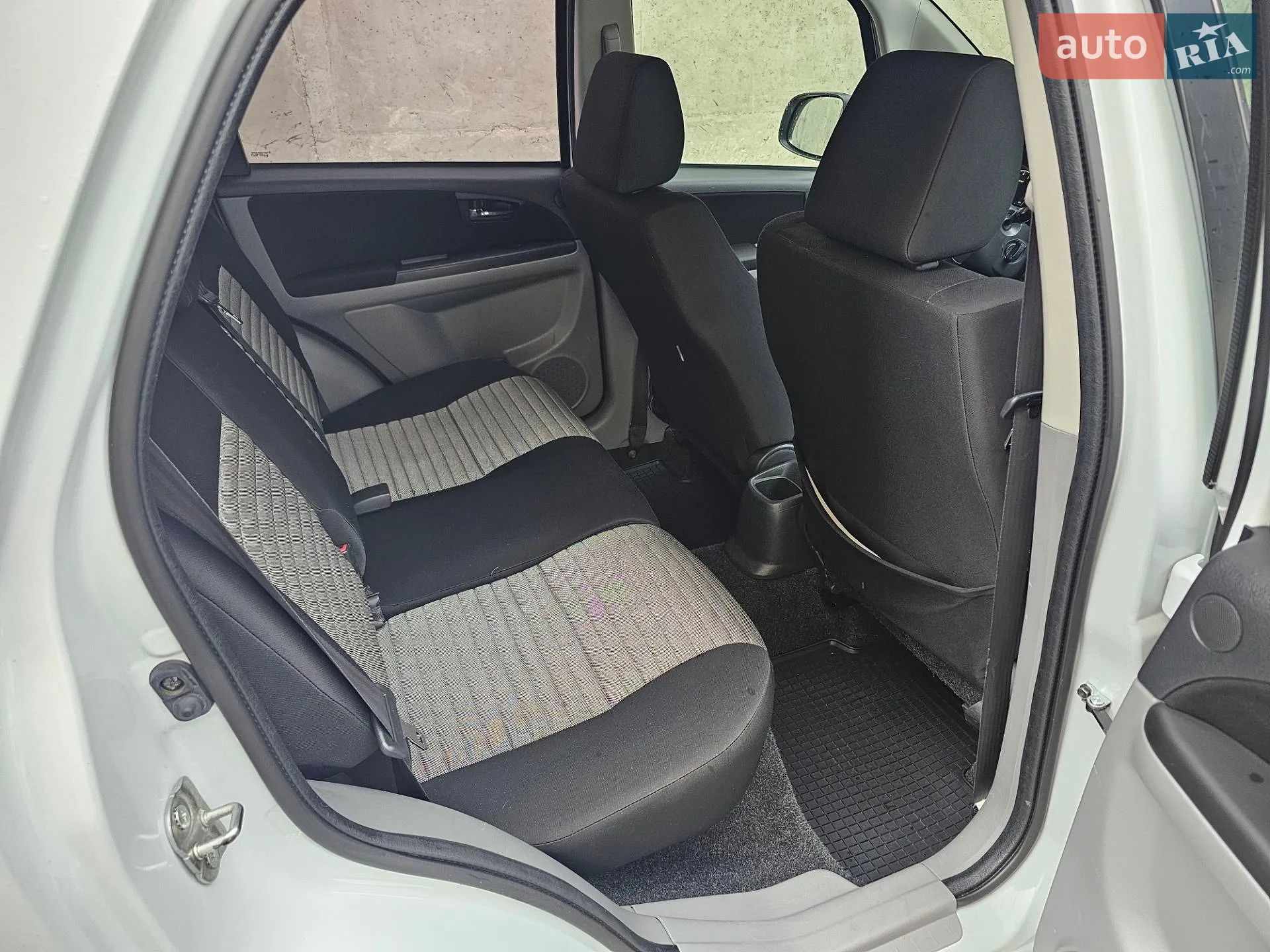 2011 Suzuki SX4 - мініатюра 33
