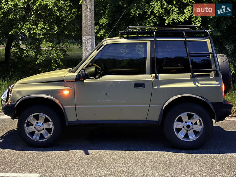 Позашляховик / Кросовер Suzuki Vitara 2002 в Славутичі