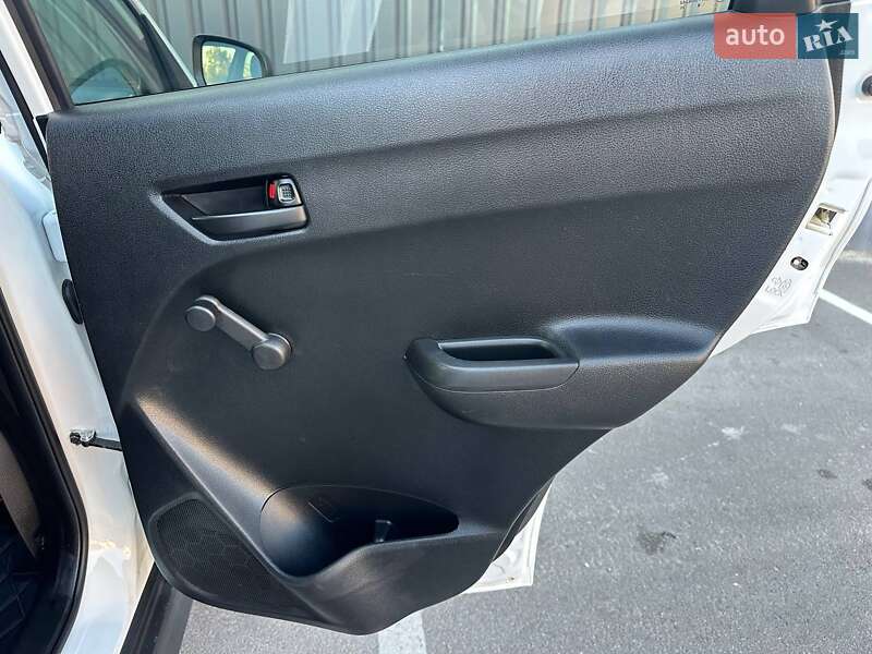 Позашляховик / Кросовер Suzuki Vitara 2018 в Києві фото 22 Позашляховик / Кросовер Suzuki Vitara 2018 в Києві