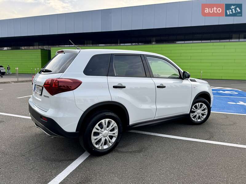 Внедорожник / Кроссовер Suzuki Vitara 2023 в Киеве