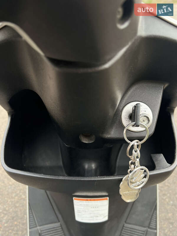 Скутер Suzuki ZZ 50 2014 в Новых Петровцах