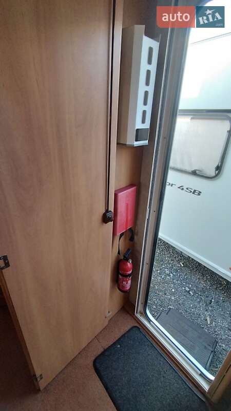 Причіп дача SWIFT Corniche 2003 в Косові