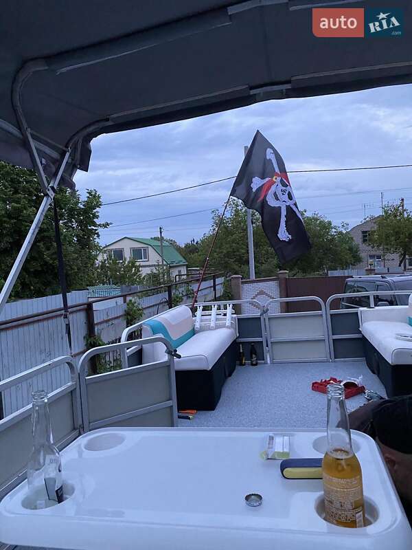 Катер Sylvan Explorer 1995 в Кам'янському