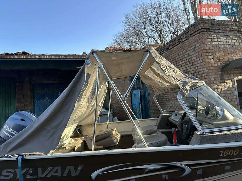 Човен Sylvan Explorer 2007 в Покрові