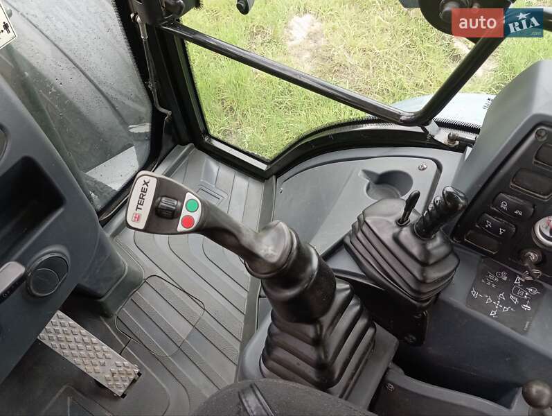 Екскаватор навантажувач Terex TLB 2017 в Києві