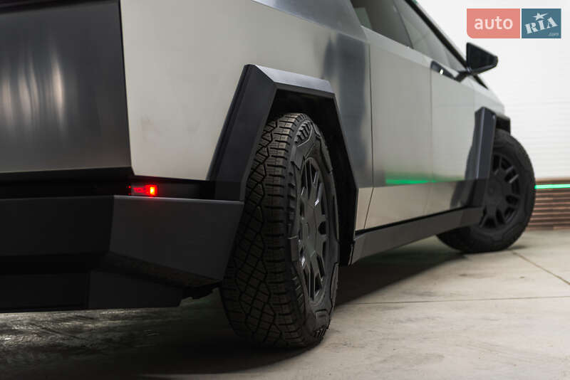 Пикап Tesla Cybertruck 2024 в Мукачево
