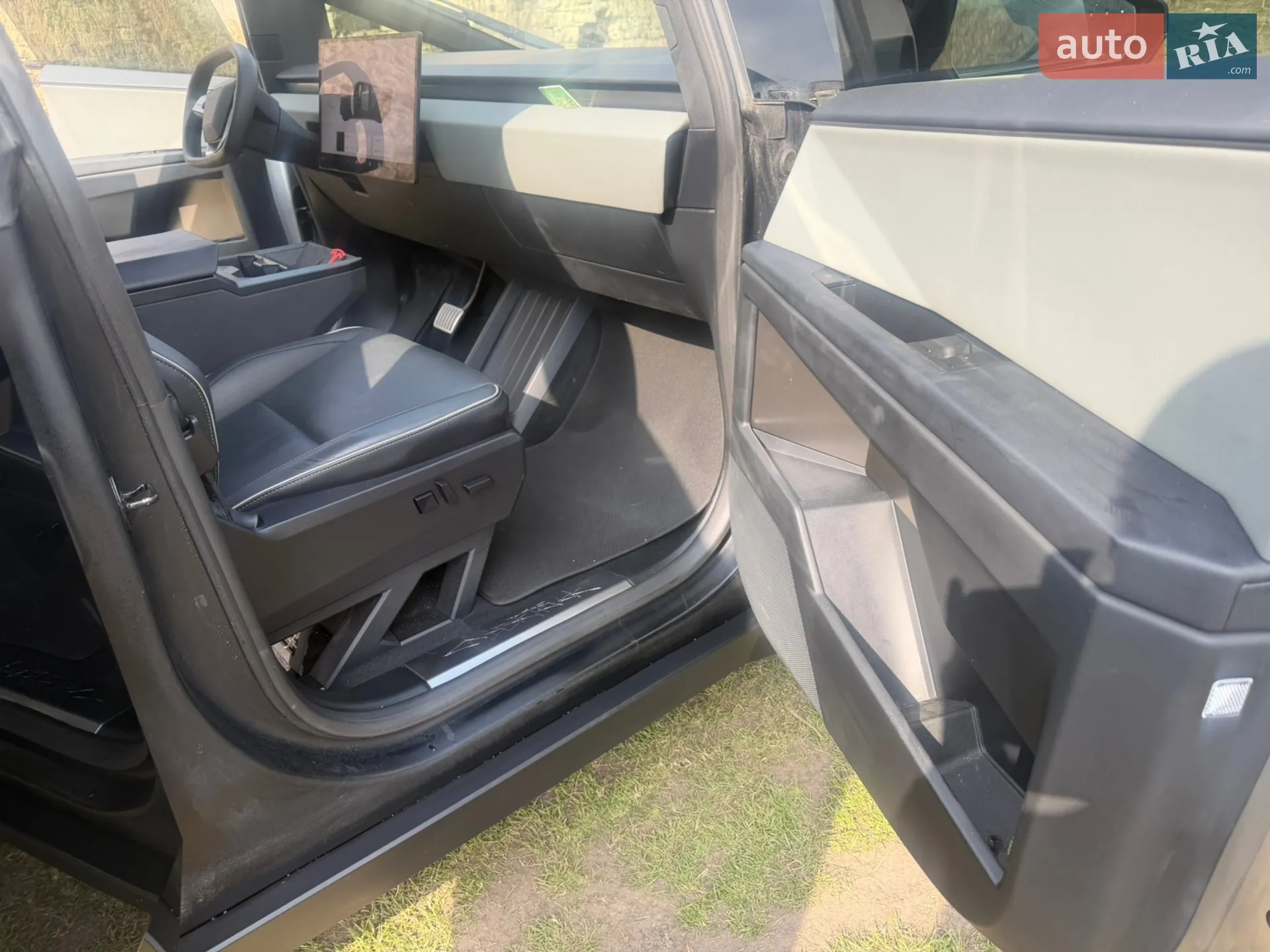 2024 Tesla Cybertruck - мініатюра 31