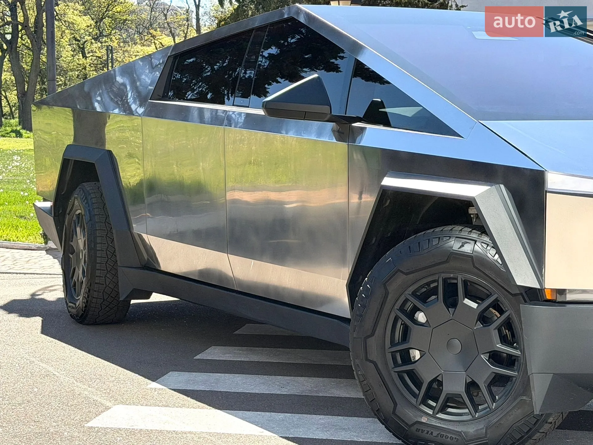 2024 Tesla Cybertruck - мініатюра 3