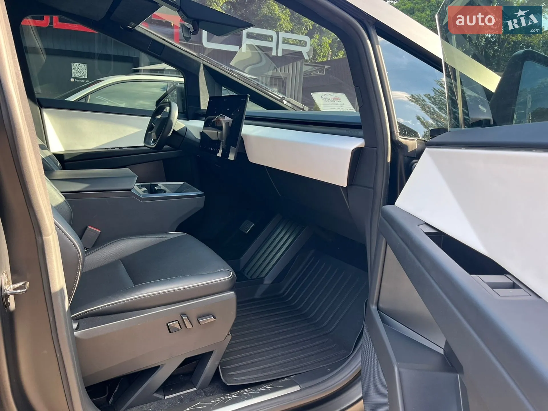 2024 Tesla Cybertruck - мініатюра 25