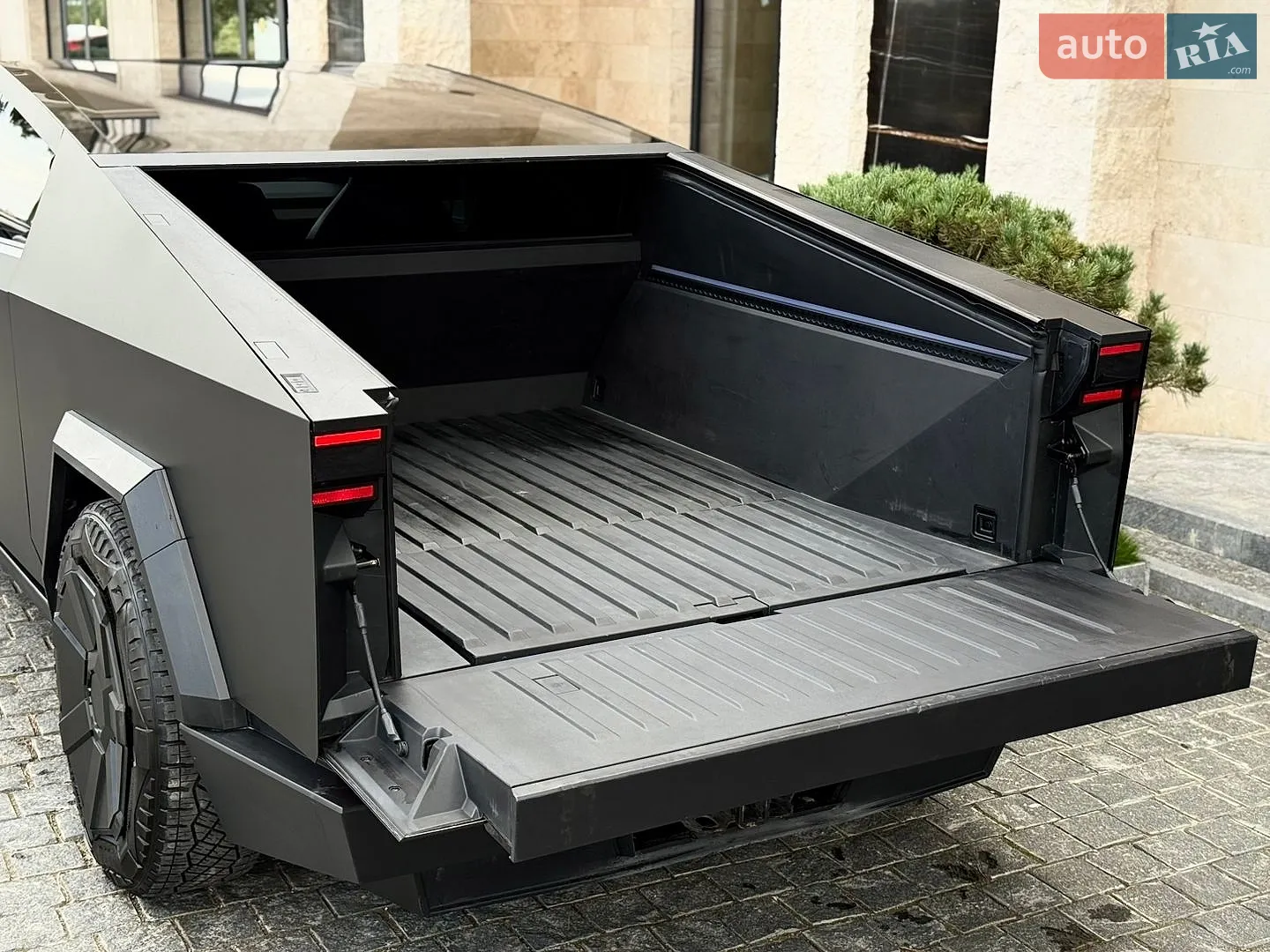 2024 Tesla Cybertruck - мініатюра 15