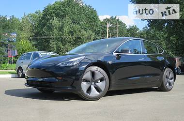 Седан Tesla Model 3 2018 в Киеве