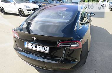 Седан Tesla Model 3 2018 в Киеве