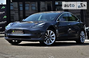 Седан Tesla Model 3 2018 в Киеве