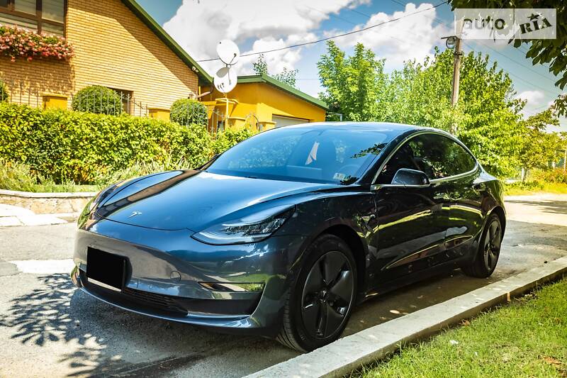 Седан Tesla Model 3 2018 в Херсоне