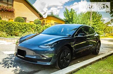 Седан Tesla Model 3 2018 в Херсоне