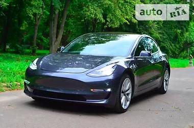 Седан Tesla Model 3 2018 в Киеве