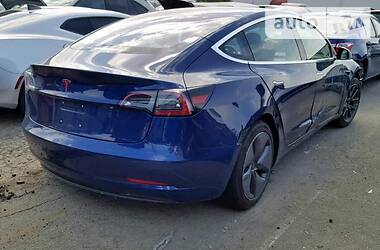 Хэтчбек Tesla Model 3 2018 в Киеве