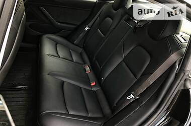 Хетчбек Tesla Model 3 2018 в 