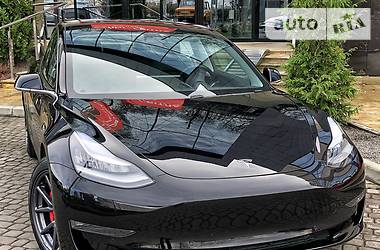 Хетчбек Tesla Model 3 2018 в 