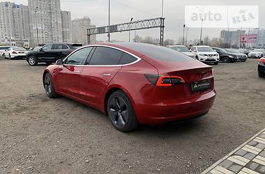Седан Tesla Model 3 2019 в 