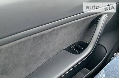 Седан Tesla Model 3 2019 в 