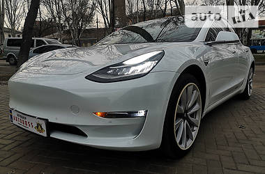 Седан Tesla Model 3 2018 в Николаеве