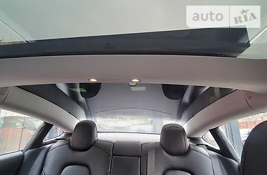 Седан Tesla Model 3 2018 в 