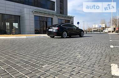Седан Tesla Model 3 2018 в 